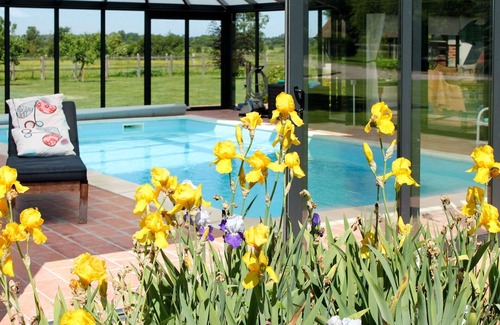 Victot - Pontfol House | Cosy apartment in villa for 6 guests with pool, WIFI, TV, patio and pets allowed