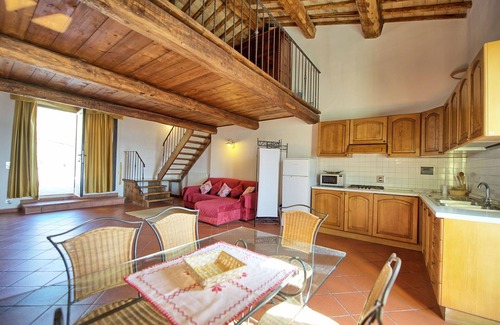 Montebonello Villa | Cosy apartment in villa for 4 guests with WIFI, A/C, pool, TV, patio and pets allowed