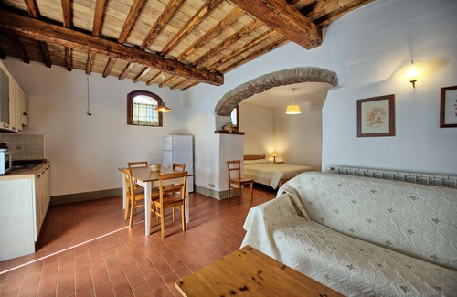 Montebonello Villa | Cosy apartment in villa with pool, A/C, WIFI, TV, patio, pets allowed and panoramic view