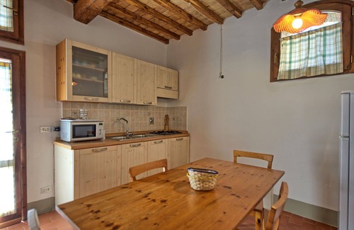 Montebonello Villa | Cosy apartment in villa with pool, A/C, WIFI, TV, patio, pets allowed and panoramic view