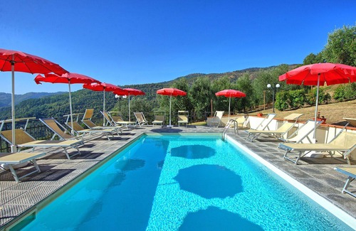 Montebonello Villa | Cosy apartment in villa with pool, A/C, WIFI, TV, patio, pets allowed and panoramic view