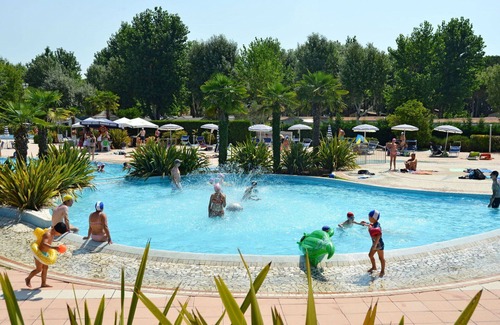 Caorle House | Cosy apartment in villa for 6 guests with WIFI, pool, A/C and terrace