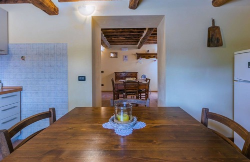 Pescia House | Cosy apartment in villa for 6 guests with WIFI, pool, TV and terrace