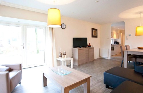 Schaarsbergen House | Cosy apartment in villa for 4 guests with WIFI, pool, TV and terrace