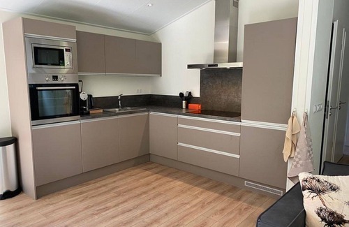 Noordoostelijk van Schaarsbergen House | Cosy apartment in villa for 4 people with WIFI, pool, TV and terrace