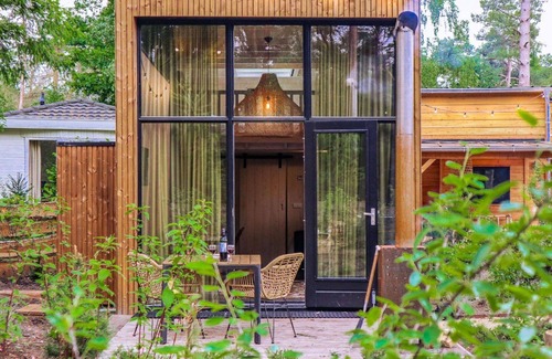 Noordoostelijk van Schaarsbergen House | Cosy apartment in villa for 4 people with pool, WIFI, TV and terrace