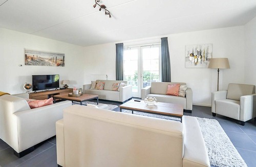 Susteren House | Cosy apartment in villa for 12 guests with WIFI, pool, TV, terrace and parking