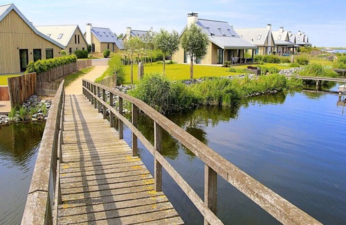 Tholen House | Cosy apartment in villa for 6 people with WIFI, TV and parking