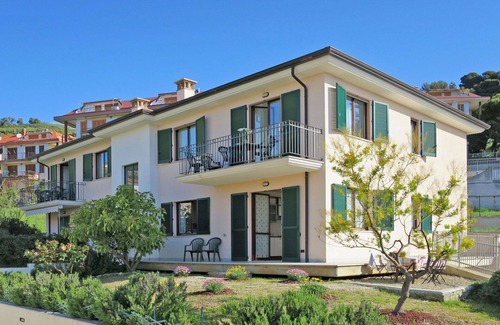 Cipressa Apartment | Cosy apartment for 6 guests with WIFI, TV, balcony and pets allowed