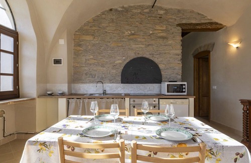 Novelli Apartment | Cosy apartment for 6 people with pool, WIFI, TV, terrace, pets allowed and panoramic view