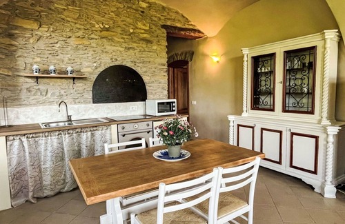 Novelli Apartment | Cosy apartment for 6 people with pool, WIFI, TV, terrace, pets allowed and panoramic view