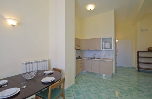 Vietri sul Mare Apartment | Cosy apartment for 6 guests with TV and terrace