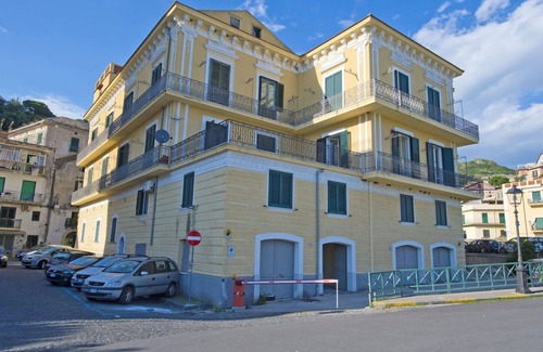 Vietri sul Mare Apartment | Cosy apartment for 6 guests with TV and terrace