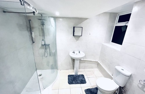 Ipswich Apartment | Cosy apartment near town centre and close to train station with parking!