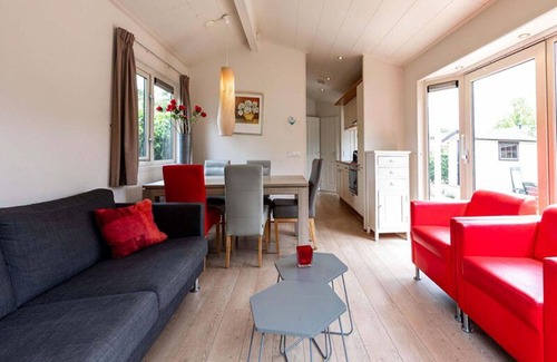 Municipality of Noordwijk House | Cosy apartment in villa for 5 people with pool, WIFI, TV and terrace