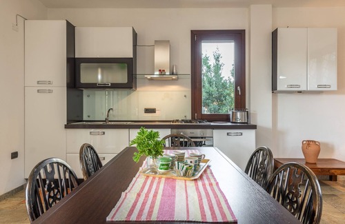 Chia House | Cosy Apartment Villa Fico with Terrace, Garden & Air Conditioning; Parking Available, Pets Allowed