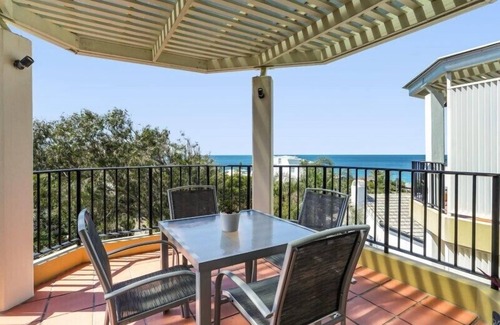 Sunshine Beach Apartment | Cosy apartment with ocean views in Sunshine Beach