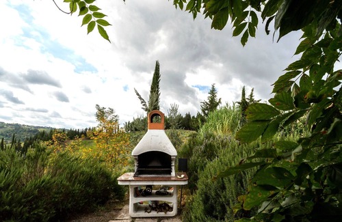 Sughera Apartment | Cosy apartment with A/C, WIFI, pool, TV, veranda and panoramic view, close to San Gimignano