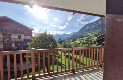 Flumet Apartment | Cosy apartment with balcony and mountain view