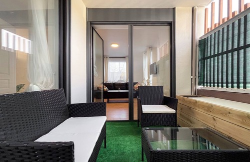 Saint-Denis Apartment | Cosy apartment with loggia and private parking