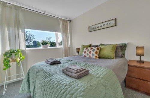 West Hill Apartment | Cosy apartment with free parking