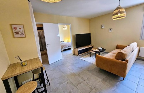 Terrenoire Apartment | cosy appartement RDC