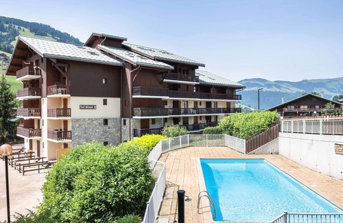 Areches Apartment | Cosy Apt with Pool Access, Near Slopes & Shops, Sleeps 3