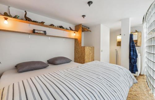 Stationsbuurt Zuid Apartment | Cosy art studio near station with bikes and garden