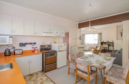 Cooks Beach Cottage | Cosy at Cooks - Cooks Beach Downstairs Unit
