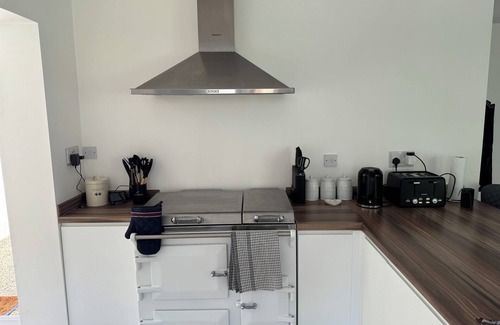 Westleigh House | Cosy Bungalow close to beach