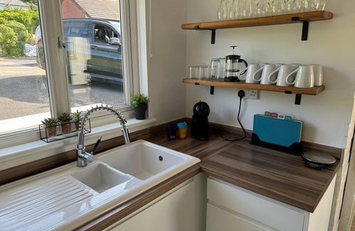 Westleigh House | Cosy Bungalow close to beach