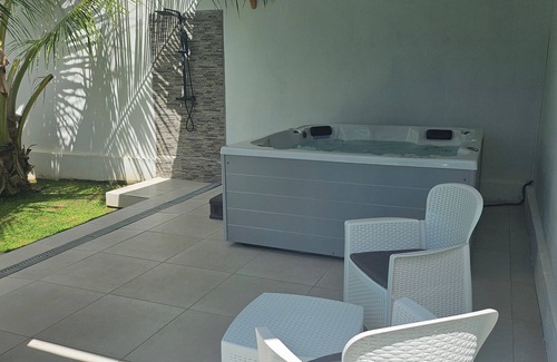 Saint-Pierre House | Cosy bungalow with Jacuzzi, ideal for relaxing!