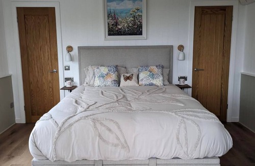 Gooseham Cabin | Cosy Cabin Devon - 3 mins walk to pub