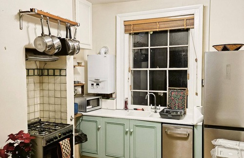 Regent's Park Apartment | Cosy Camden - 3 Bed Garden Flat for Families and Pets
