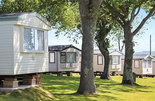 Sandown House | Cosy caravan with one double and one twin.