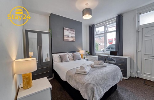 Stoke-on-Trent House | Cosy Carlton