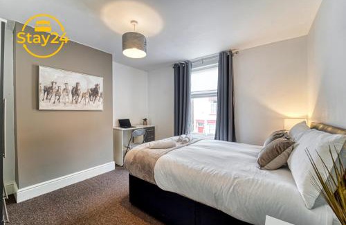 Stoke-on-Trent House | Cosy Carlton