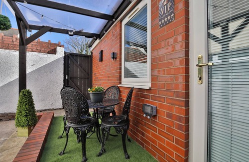 Butetown House | Cosy Central Cardiff Bungalow