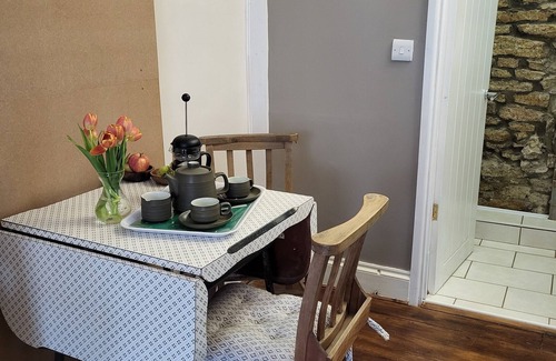 St Just Apartment | Cosy Central St Just Apartment with Wood burner fireplace. Close to great walks.