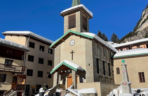 Pralognan-la-Vanoise Apartment | Cosy chalet-style apartment with pool at the foot of the slopes and panoramic vi