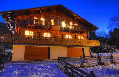 Morillon Ski Chalet | Cosy chalet, 8 bedrooms, 8 showers rooms, access to slopes and shops by foot