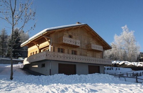 Morillon Ski Chalet | Cosy chalet, 8 bedrooms, 8 showers rooms, access to slopes and shops by foot