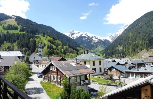 Beaufort Ski Chalet | Cosy chalet for 11 with wifi, dishwasher & washing machine