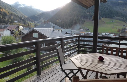 Beaufort Ski Chalet | Cosy chalet for 11 with wifi, dishwasher & washing machine