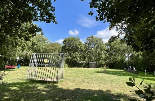Sint Maartensvlotbrug House | Cosy chalet for 4 persons, garden with lawn and lots of privacy, WiFi, close to beach, forest and dunes