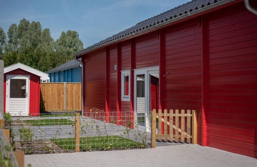 Sint-Annaland Ski Chalet | Cosy chalet 'Gerhard' in picturesque Sint-Annaland