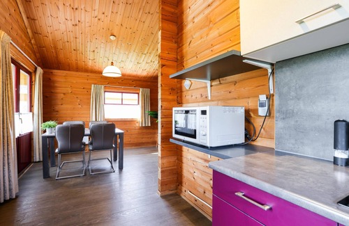 Gramsbergen Ski Chalet | Cosy chalet on versatile holiday park