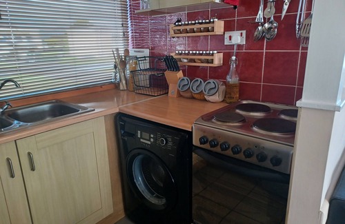 Llansaint Ski Chalet | Cosy chalet with all year round sunroom. Ideal location in West Wales to explore