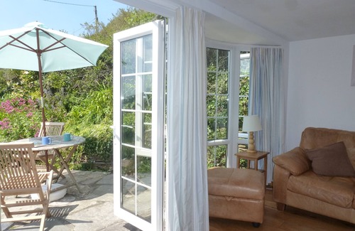 Crackington Haven Ski Chalet | Cosy Chalet With Sea Views, By The Beach