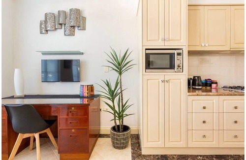 East Perth Apartment | Cosy, Charming, Classic. Executive 1 Bedroom Apartment